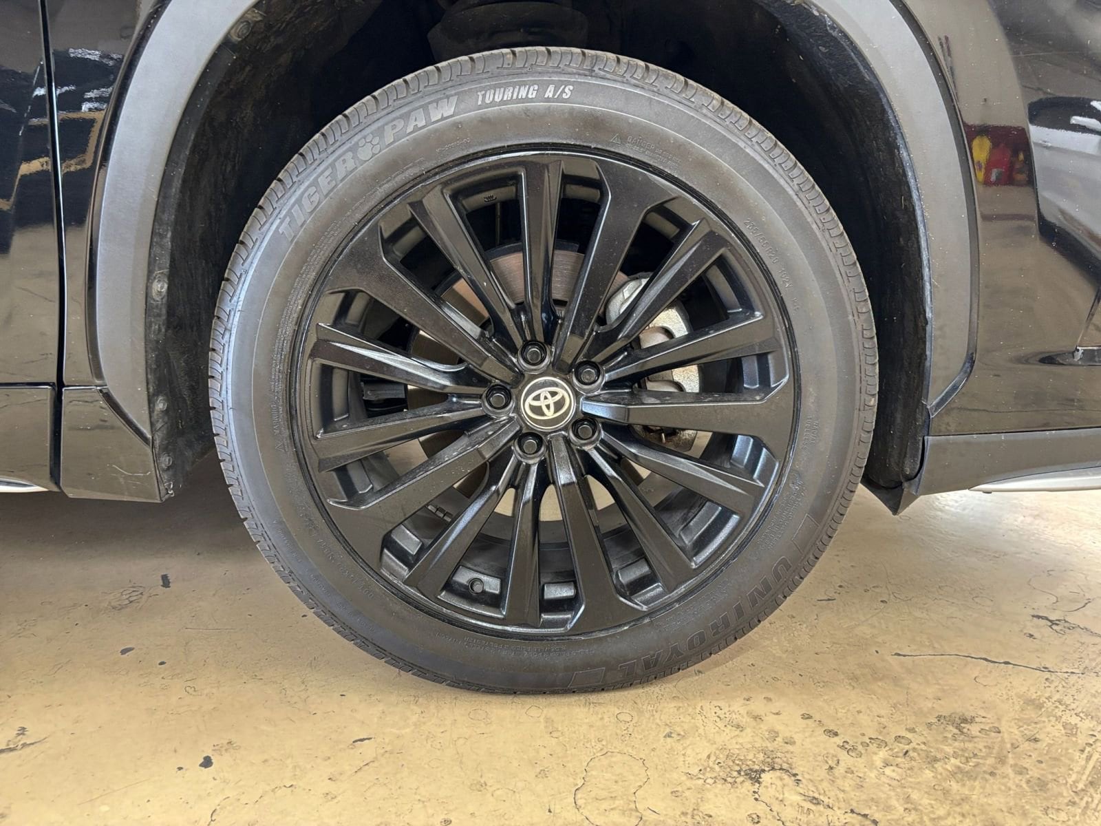 Thumbnail: 2024 Toyota Highlander - 33