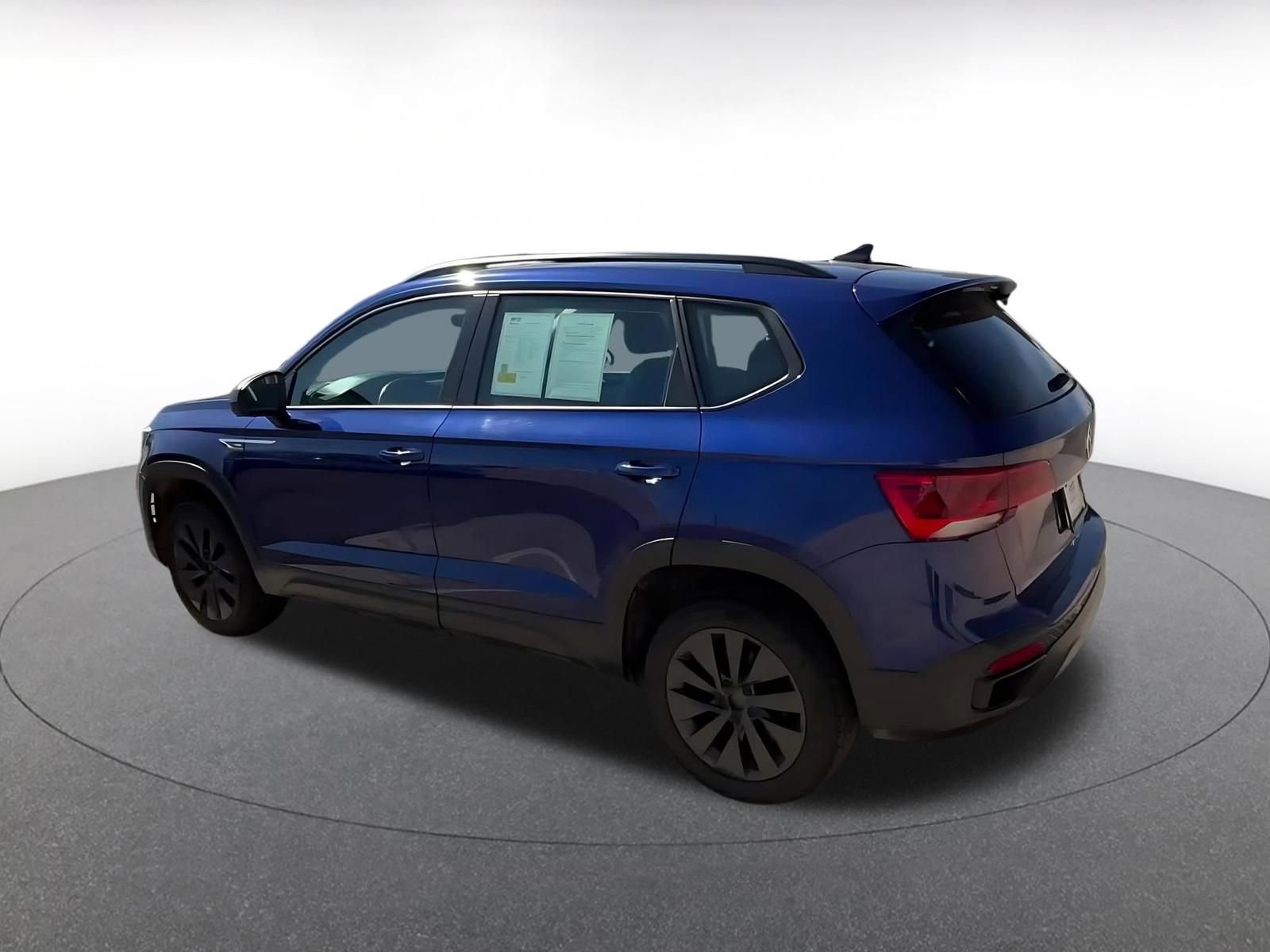 Thumbnail: 2023 Volkswagen Taos - 10