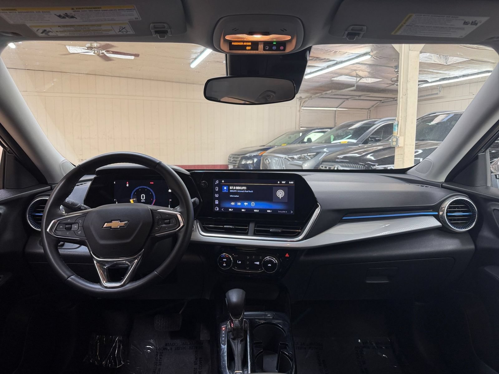 Thumbnail: 2025 Chevrolet Trax - 32