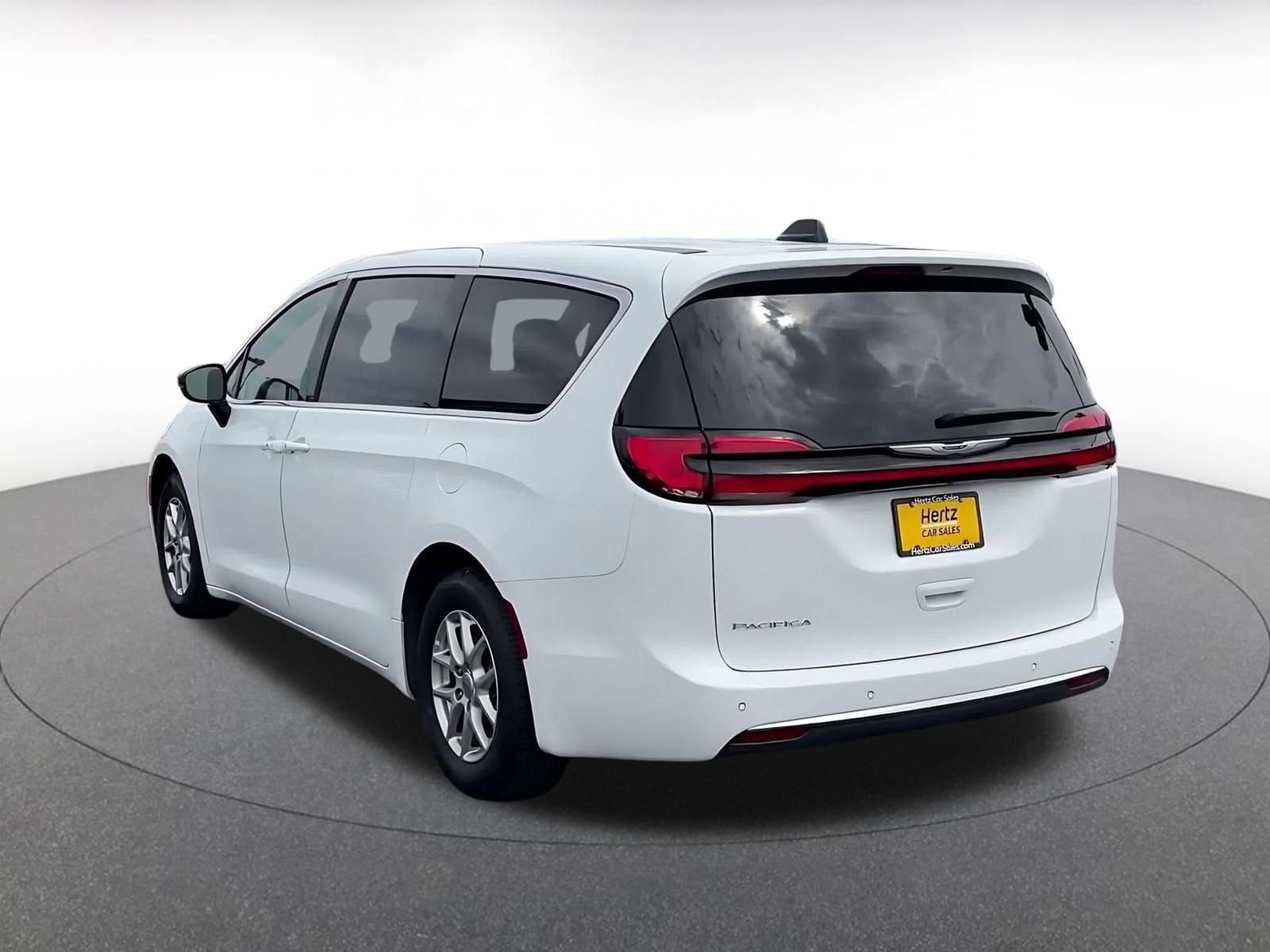 Thumbnail: 2024 Chrysler Pacifica - 10