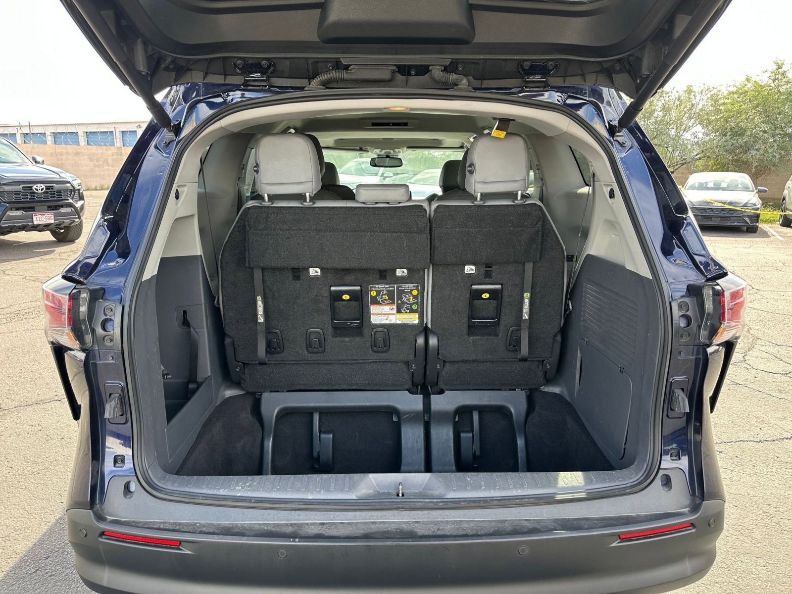 Thumbnail: 2024 Toyota Sienna - 33