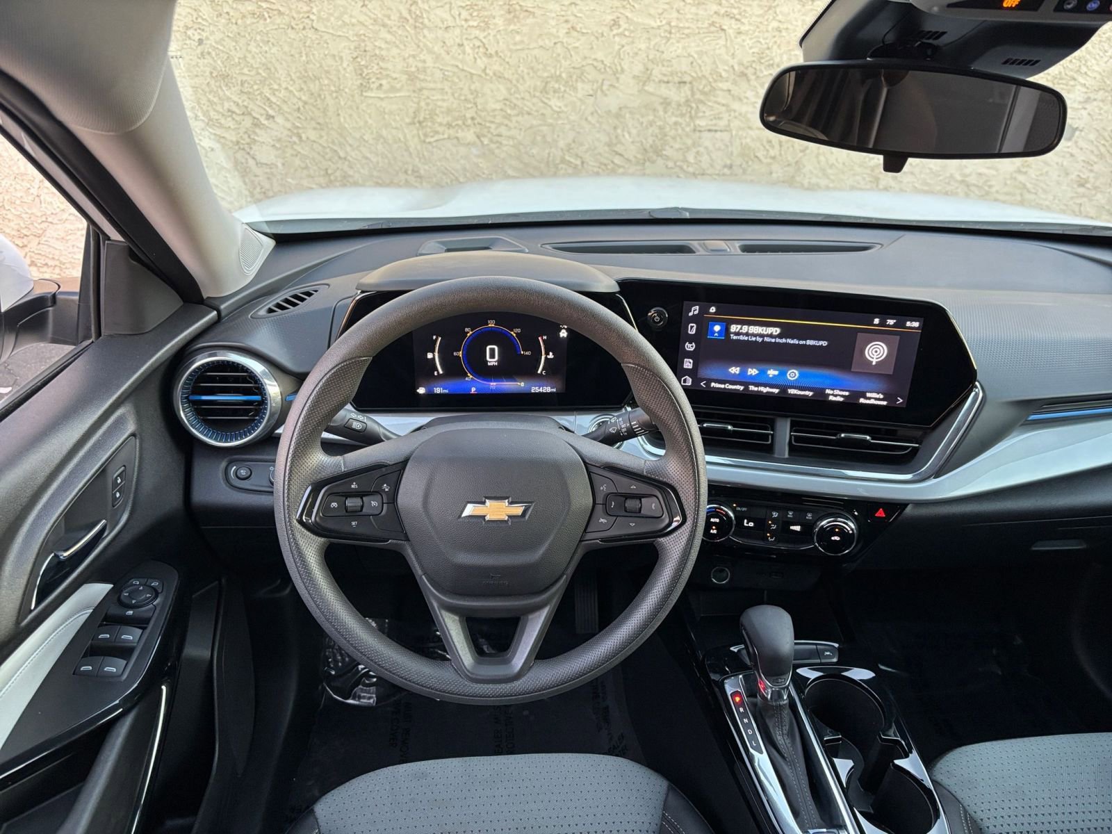 Thumbnail: 2025 Chevrolet Trax - 32