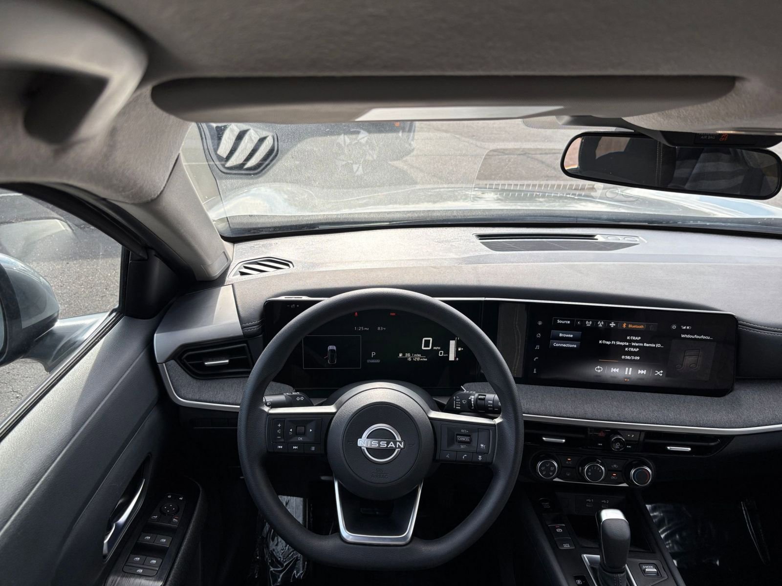 Thumbnail: 2025 Nissan Kicks - 32