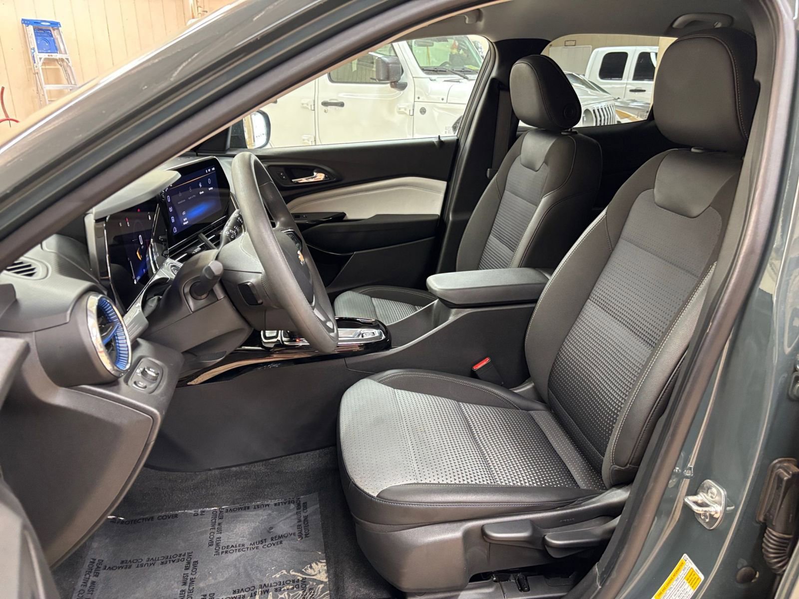 Thumbnail: 2025 Chevrolet Trax - 25