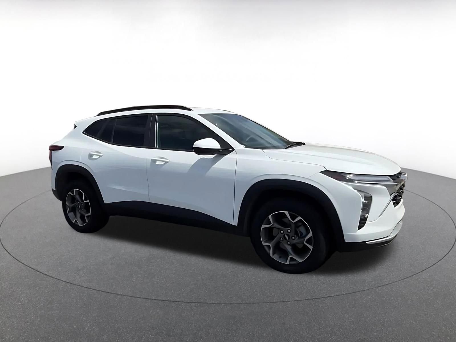 Thumbnail: 2025 Chevrolet Trax - 2