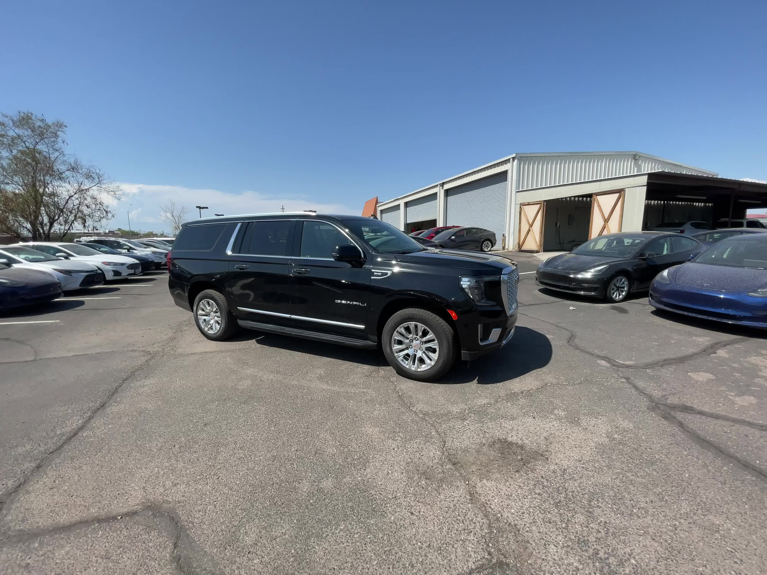 2023 GMC Yukon XL Denali 2