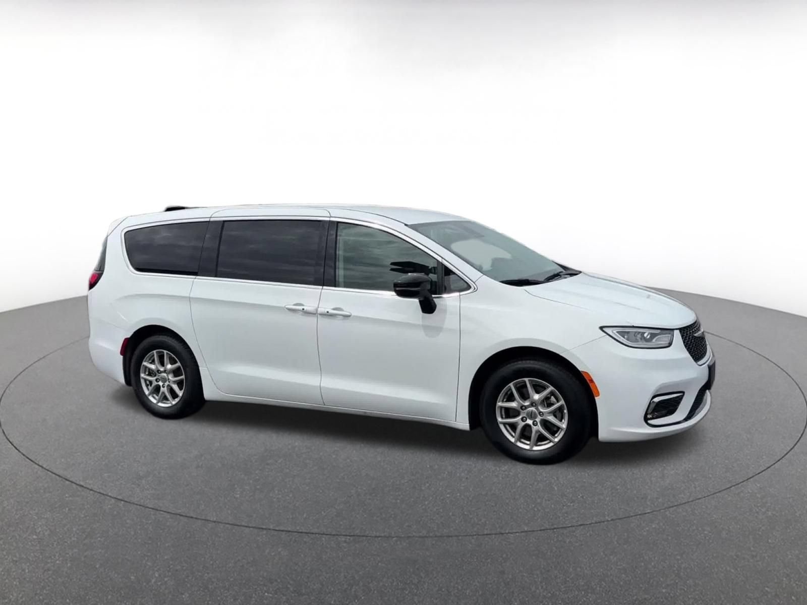 Thumbnail: 2024 Chrysler Pacifica - 2