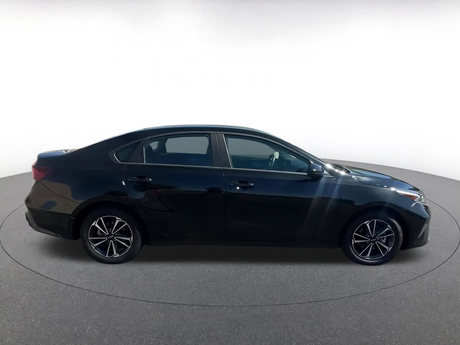 Thumbnail: 2024 Kia Forte - 16
