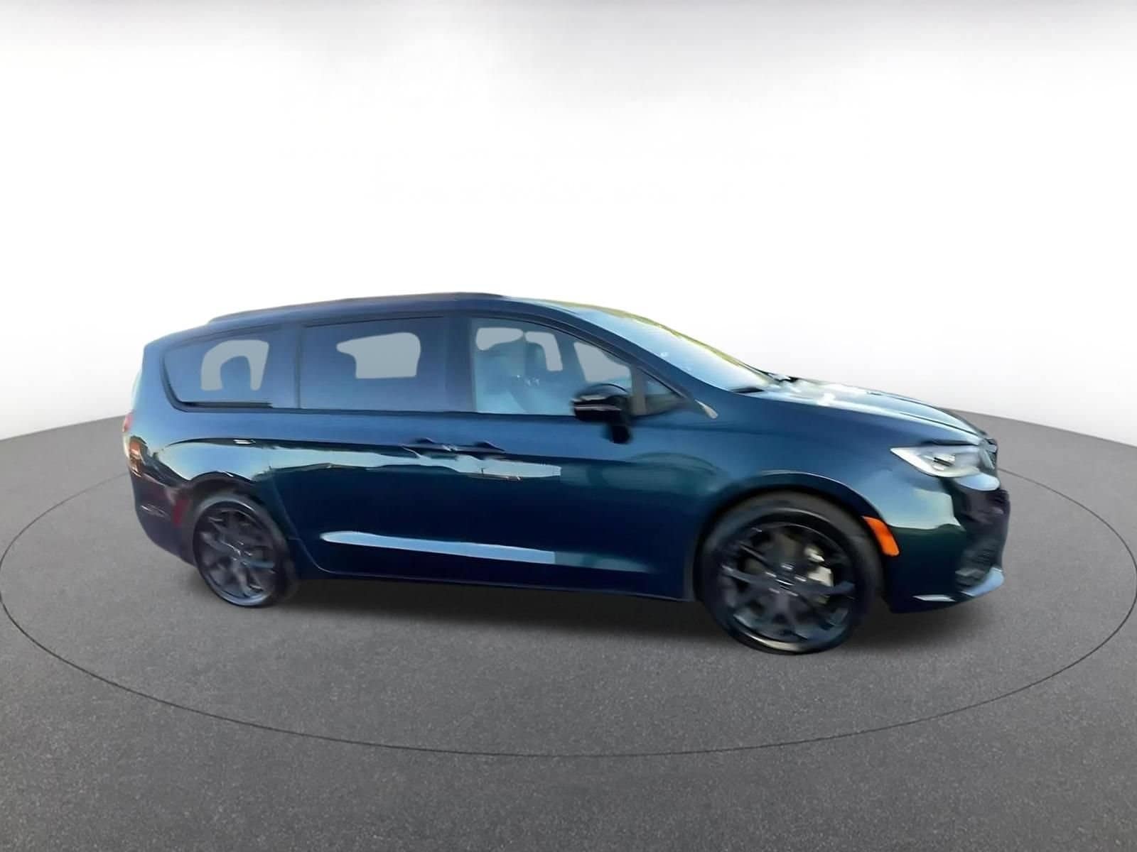 Thumbnail: 2025 Chrysler Pacifica - 2