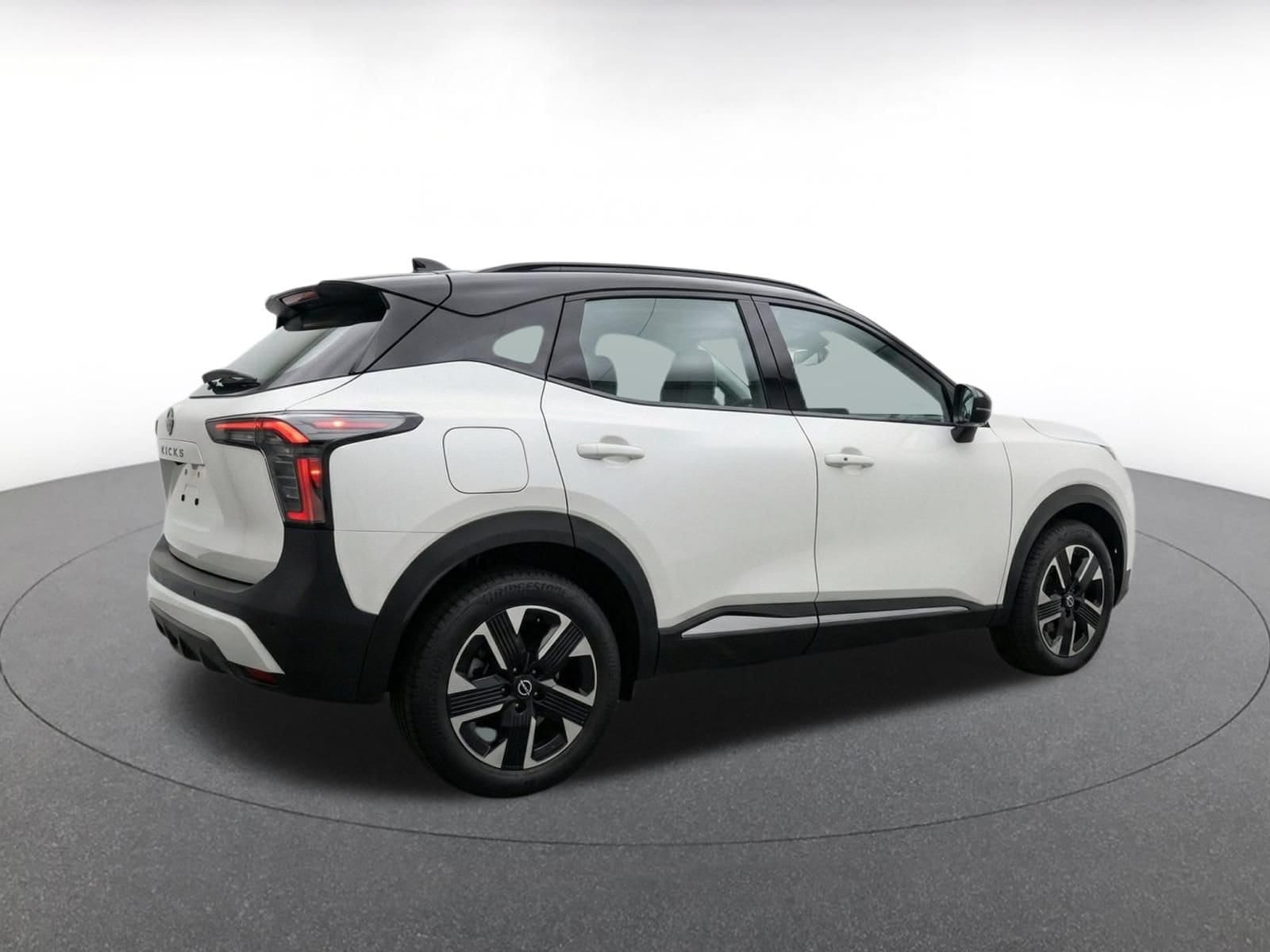 Thumbnail: 2026 Nissan Kicks - 9