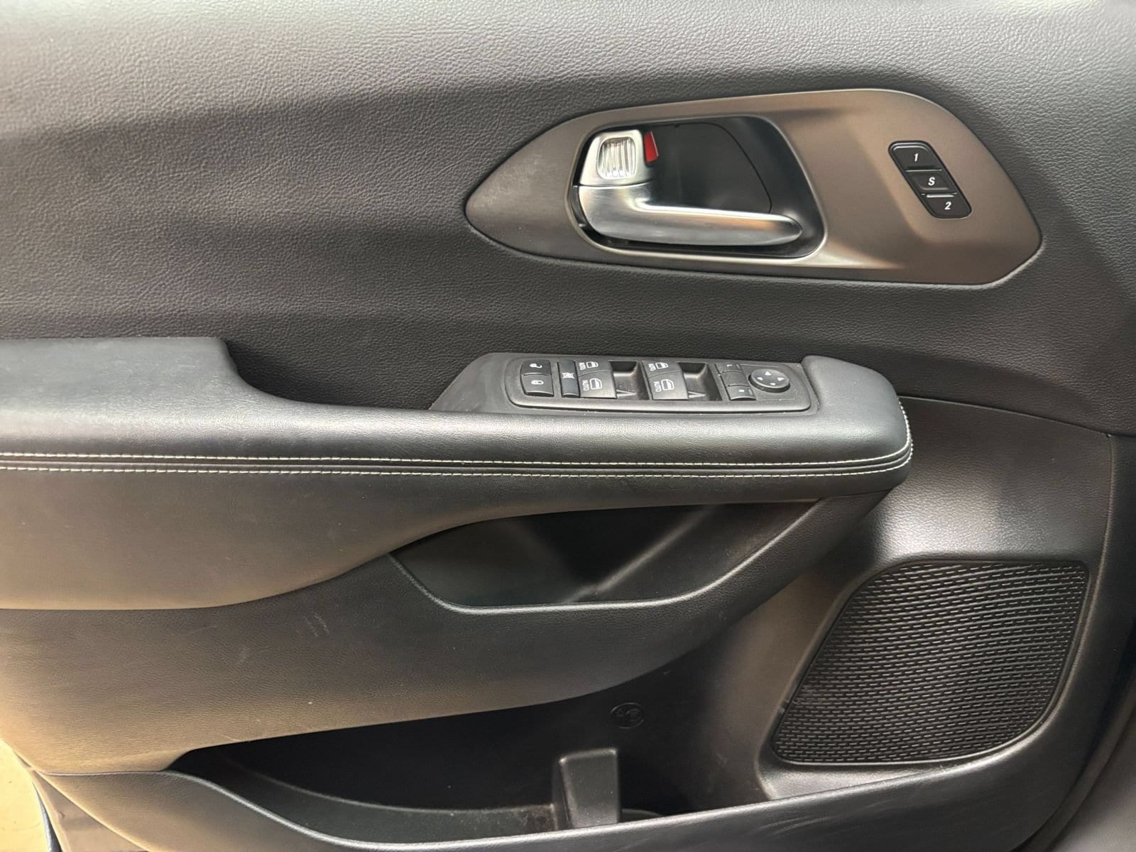 Thumbnail: 2025 Chrysler Pacifica - 18