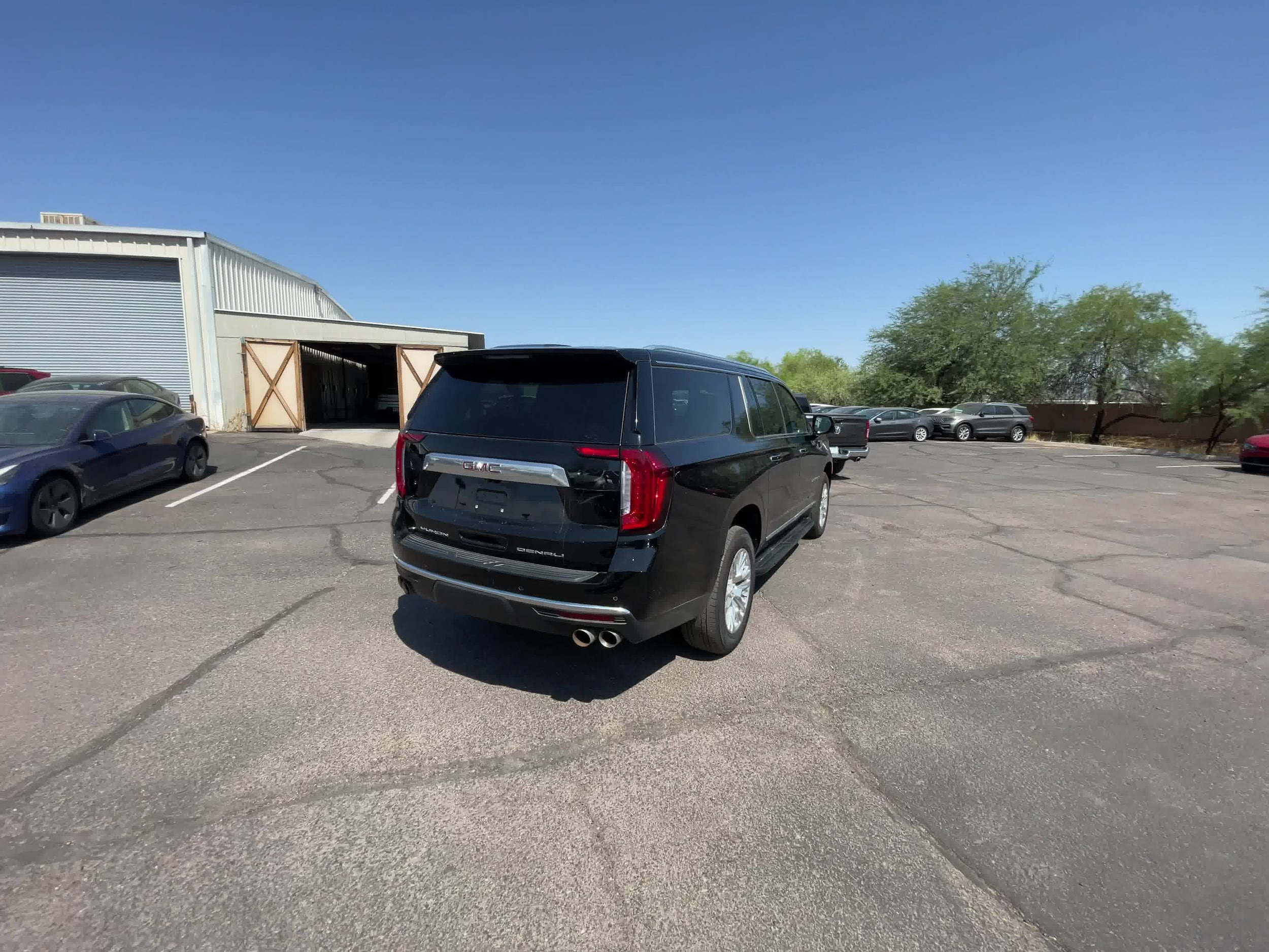 2023 GMC Yukon XL Denali 13