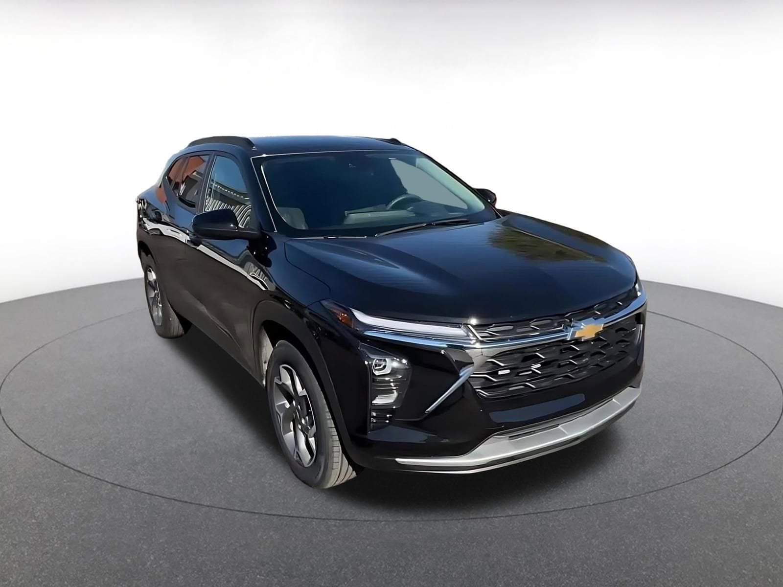 Thumbnail: 2025 Chevrolet Trax - 3