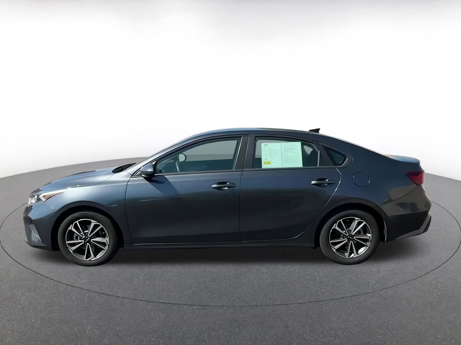 Thumbnail: 2023 Kia Forte - 9