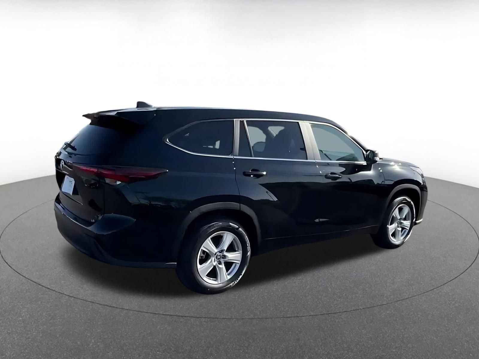 Thumbnail: 2025 Toyota Highlander - 15