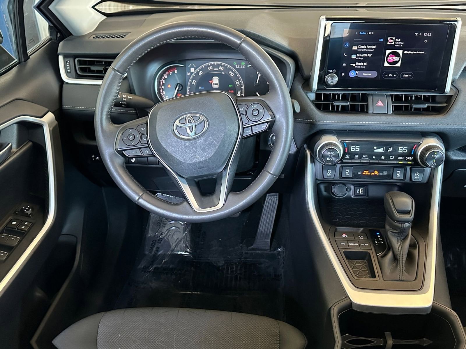 Thumbnail: 2025 Toyota RAV4 - 34