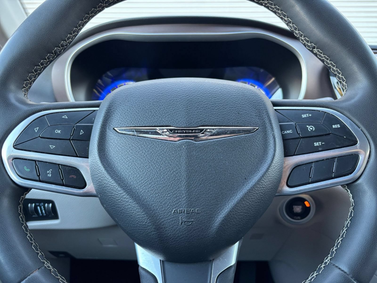 Thumbnail: 2023 Chrysler Voyager - 29