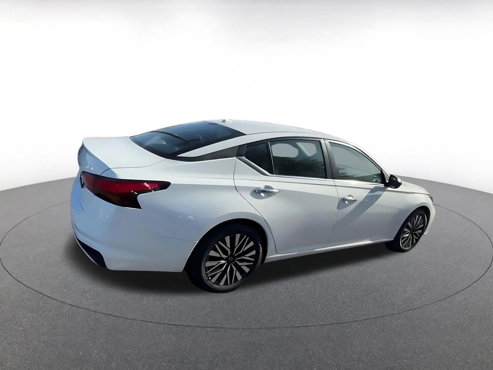 Thumbnail: 2025 Nissan Altima - 15