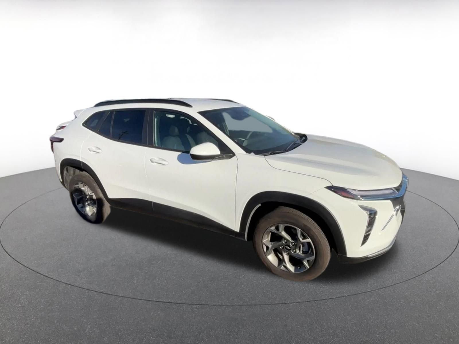 Thumbnail: 2025 Chevrolet Trax - 2