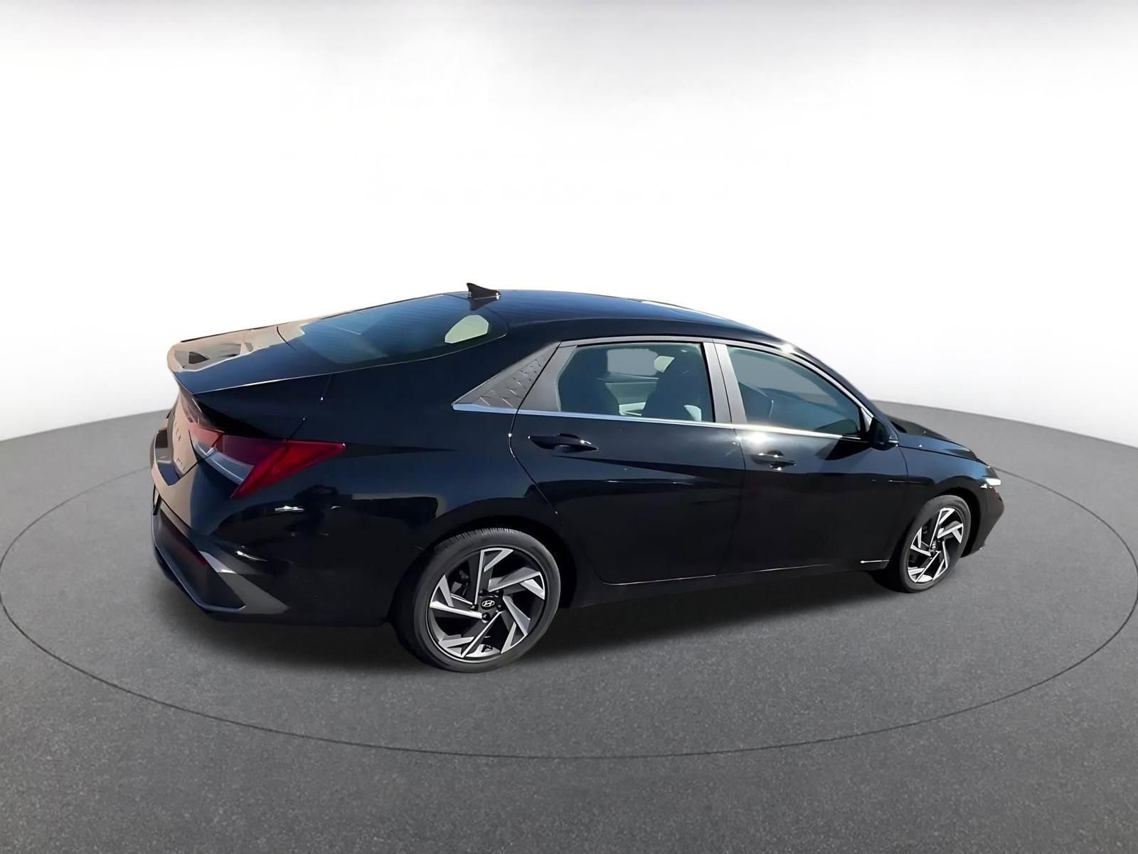 Thumbnail: 2025 Hyundai Elantra - 15