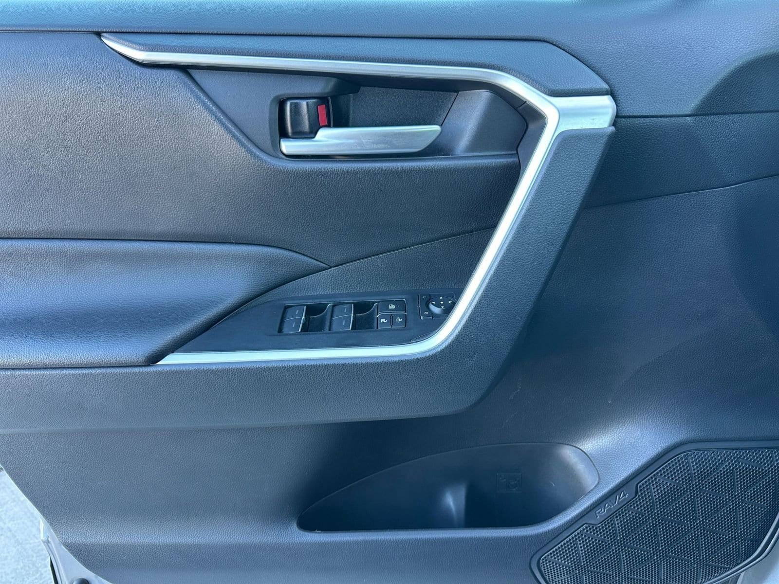 Thumbnail: 2025 Toyota RAV4 - 20