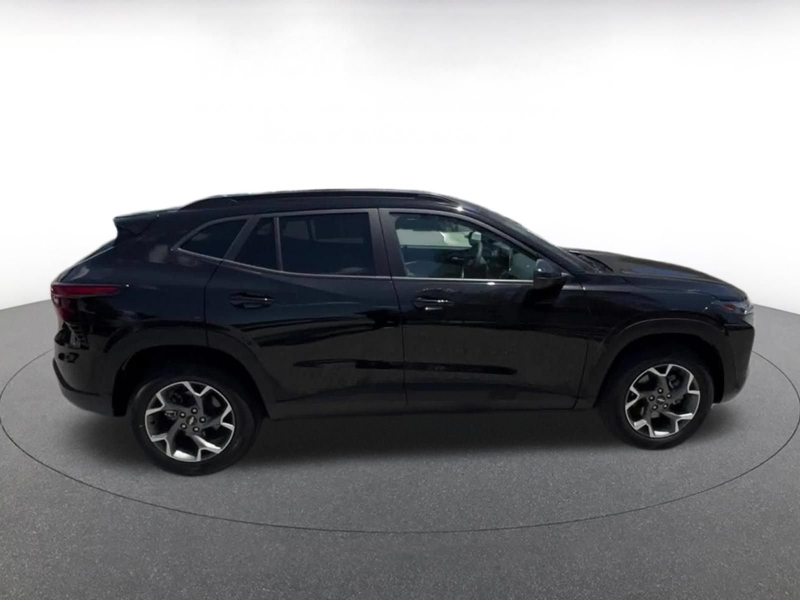 Thumbnail: 2025 Chevrolet Trax - 15