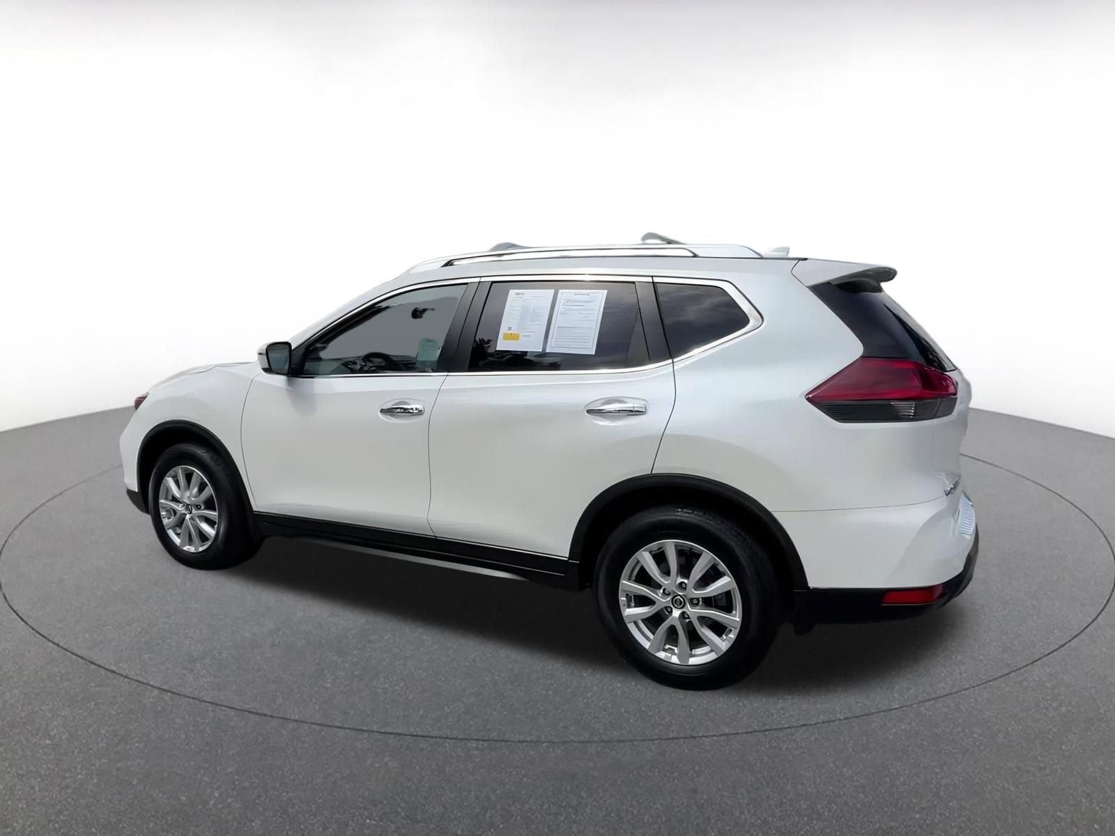 2020 Nissan Rogue SV 10