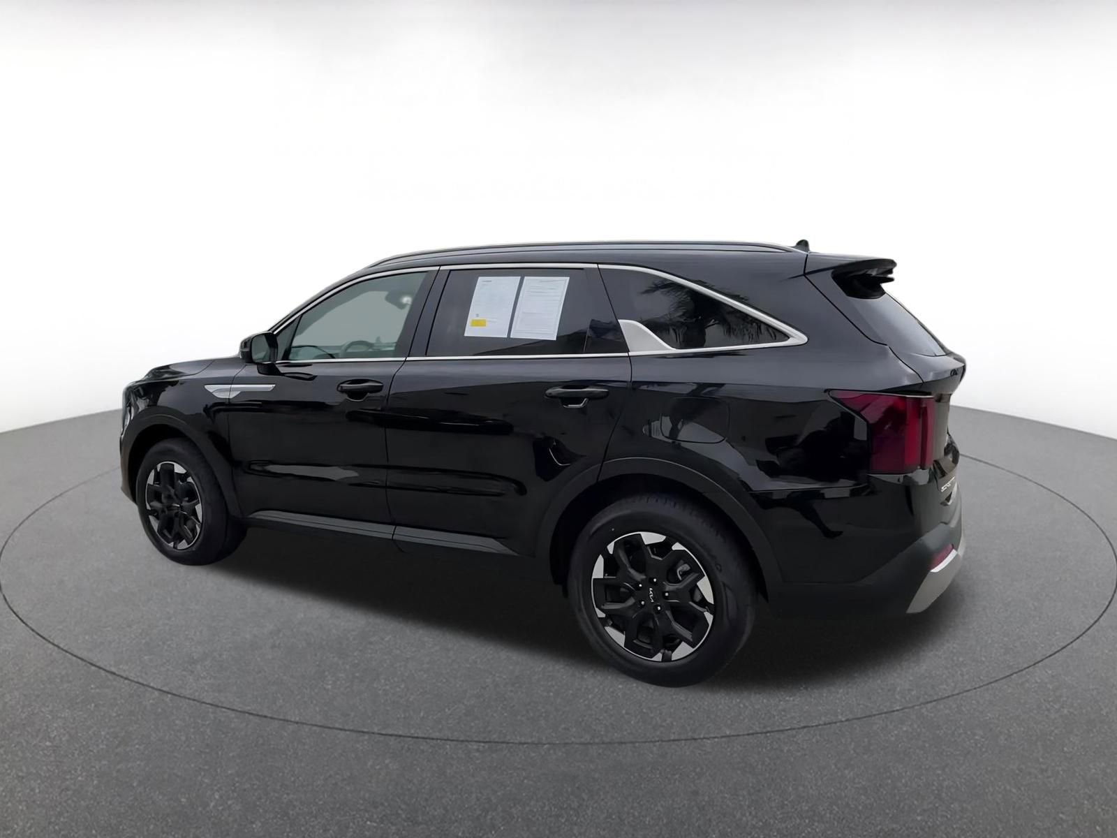2024 Kia Sorento S 10