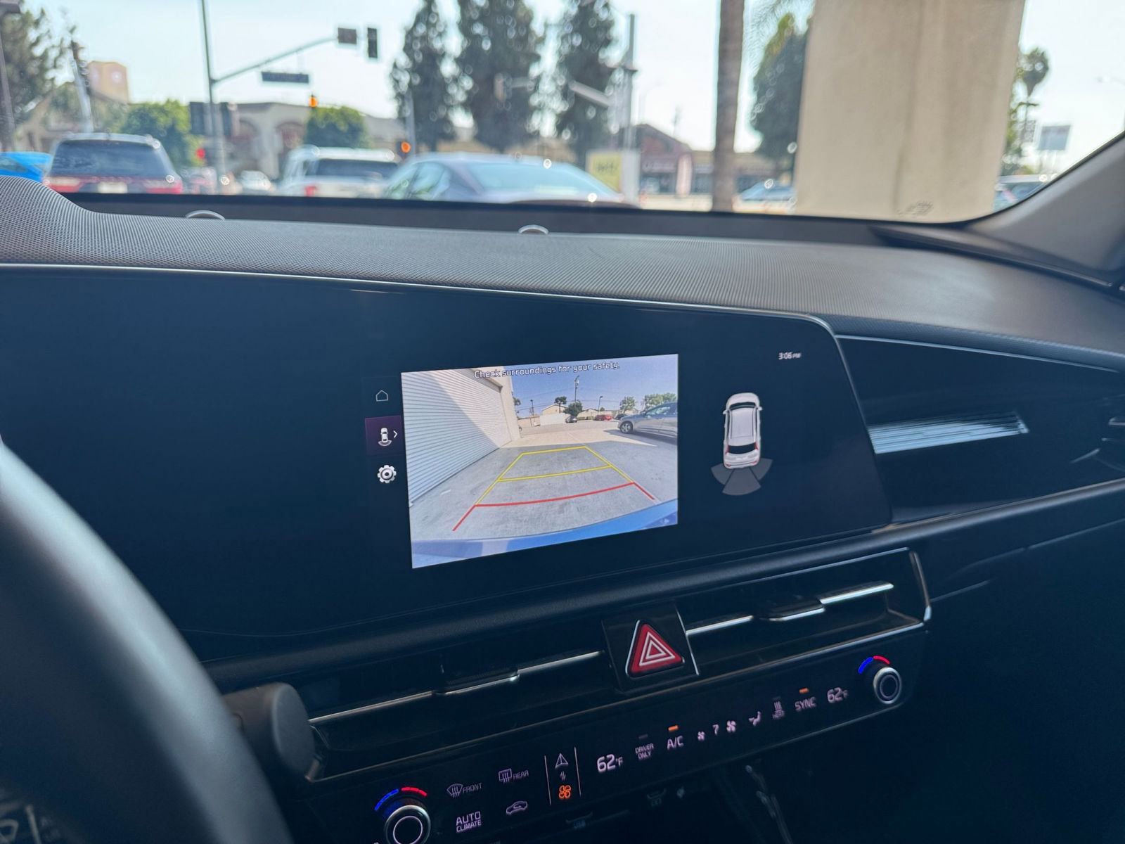 Thumbnail: 2023 Kia Niro - 17