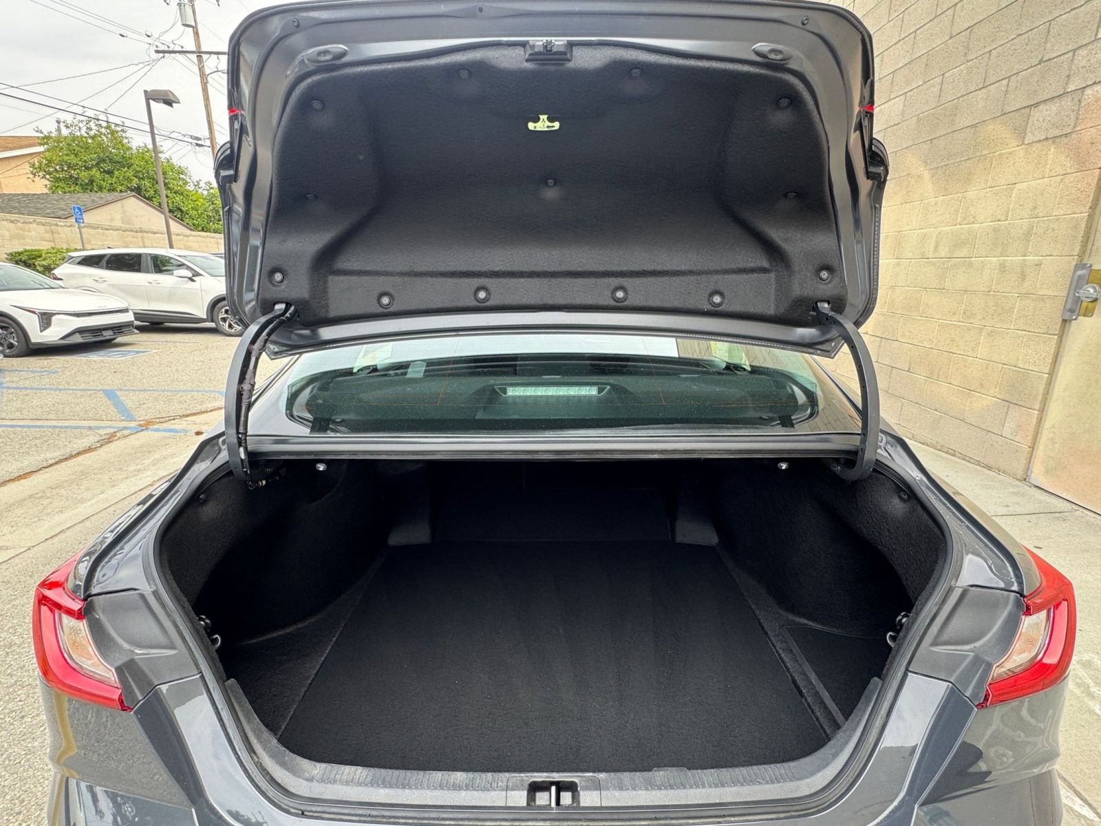 Thumbnail: 2025 Toyota Camry - 30