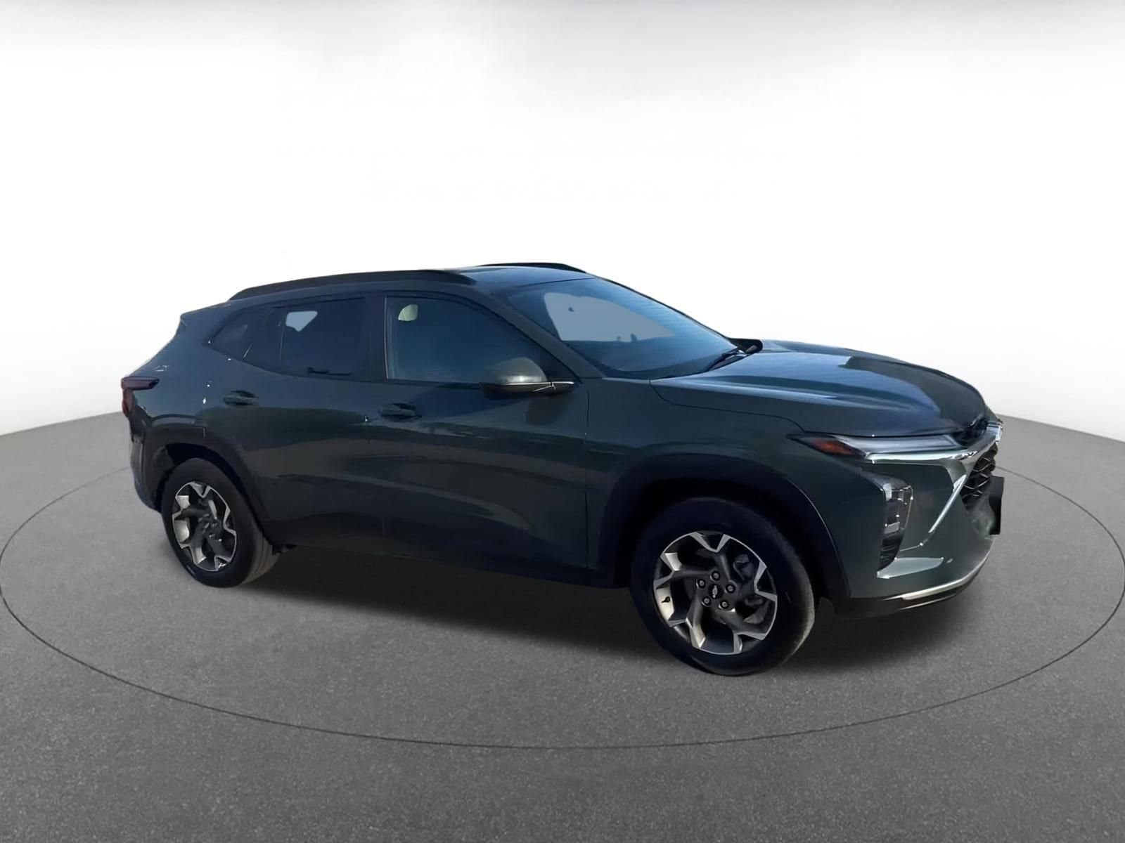 Thumbnail: 2025 Chevrolet Trax - 2