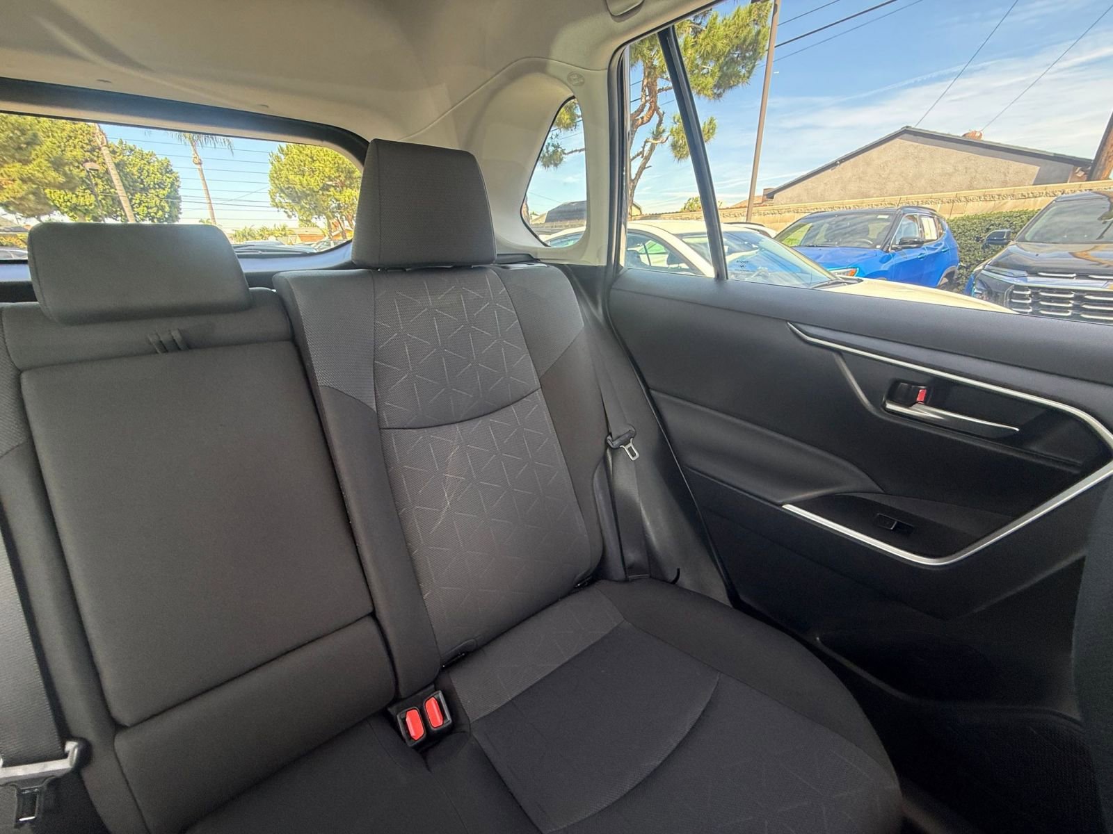 Thumbnail: 2025 Toyota RAV4 - 33