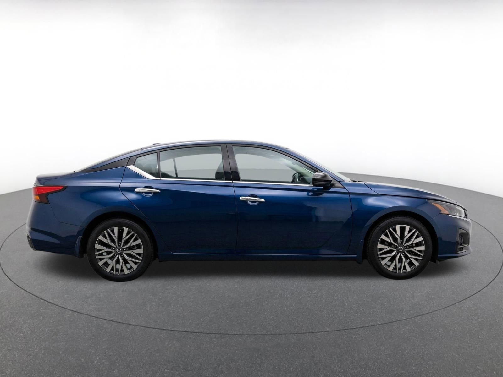 Thumbnail: 2025 Nissan Altima - 10