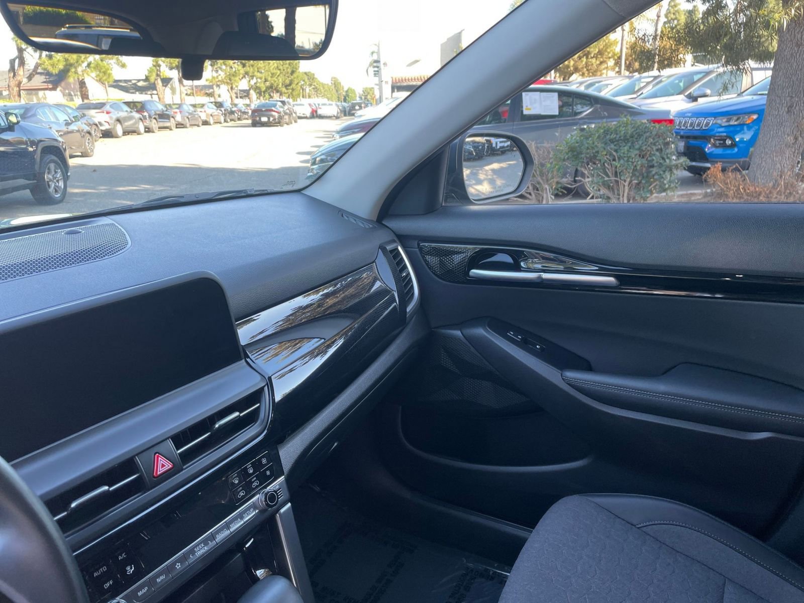 Thumbnail: 2025 Kia Seltos - 32