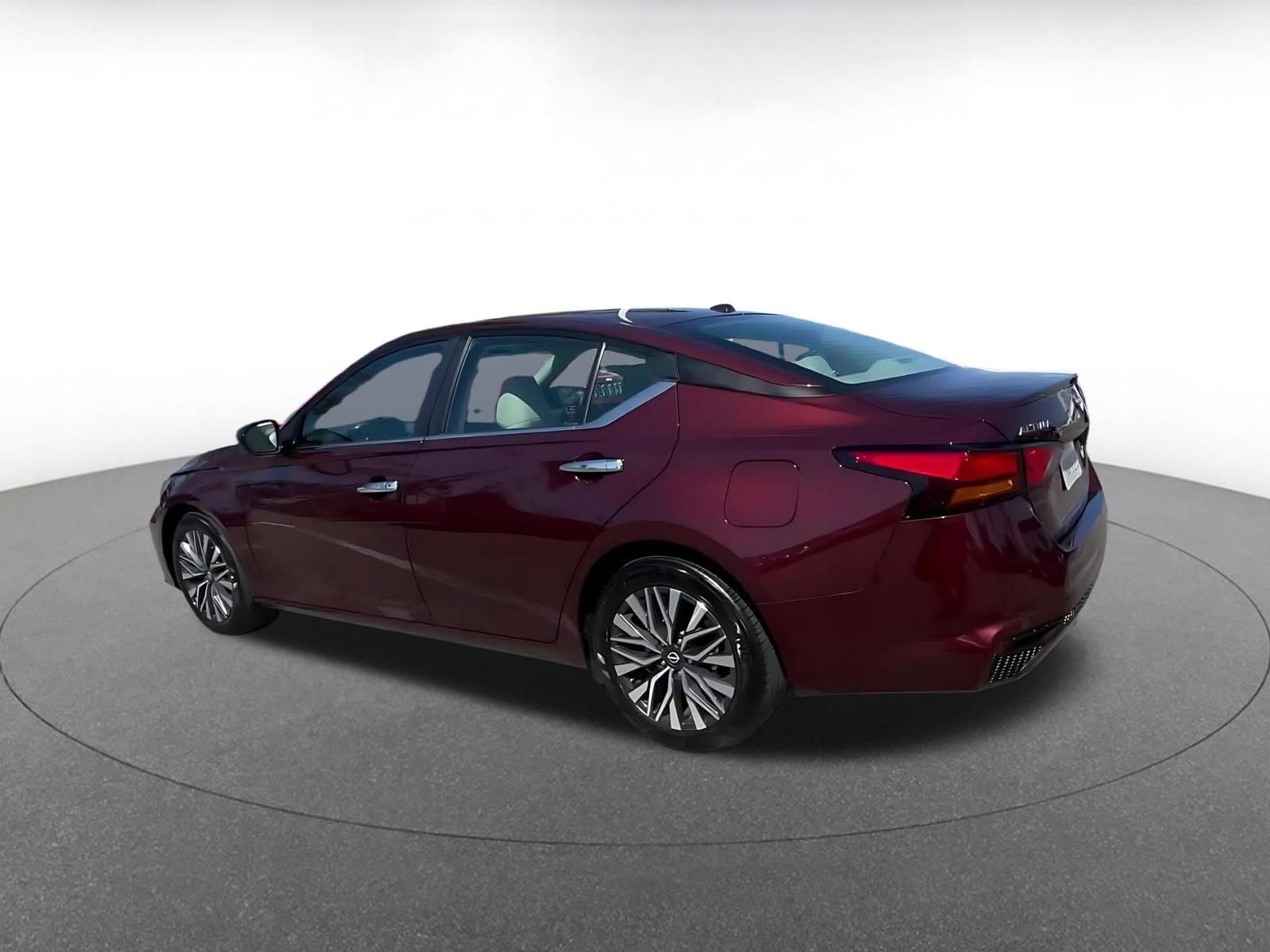 Thumbnail: 2025 Nissan Altima - 10
