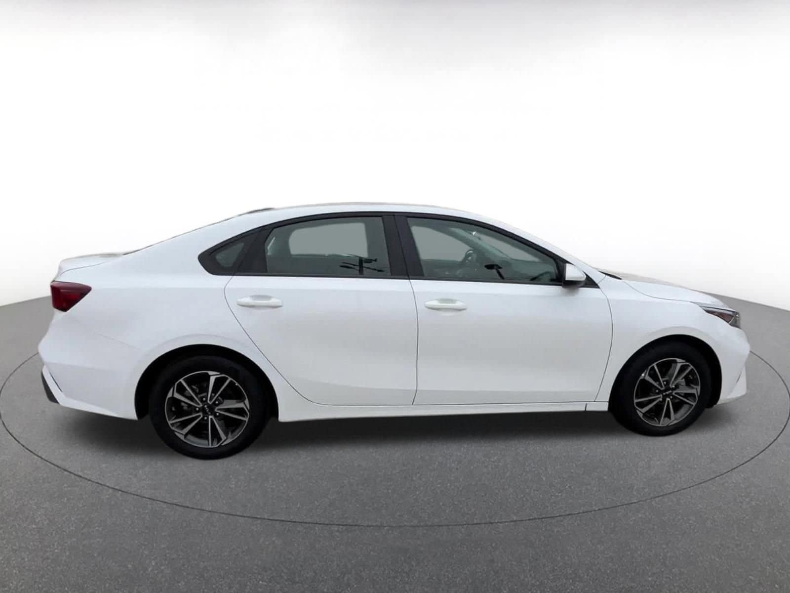 2024 Kia Forte LXS 16