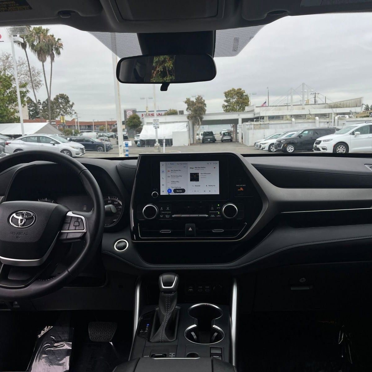 Thumbnail: 2025 Toyota Highlander - 32