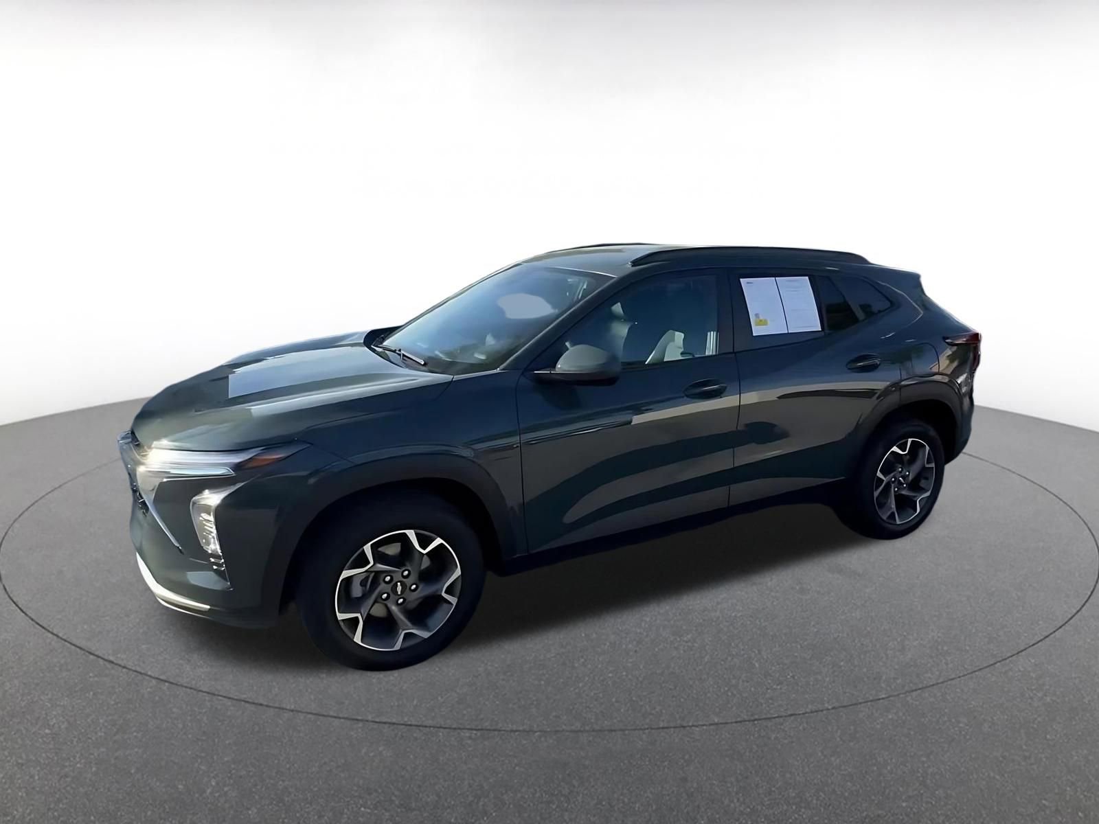 Thumbnail: 2025 Chevrolet Trax - 8