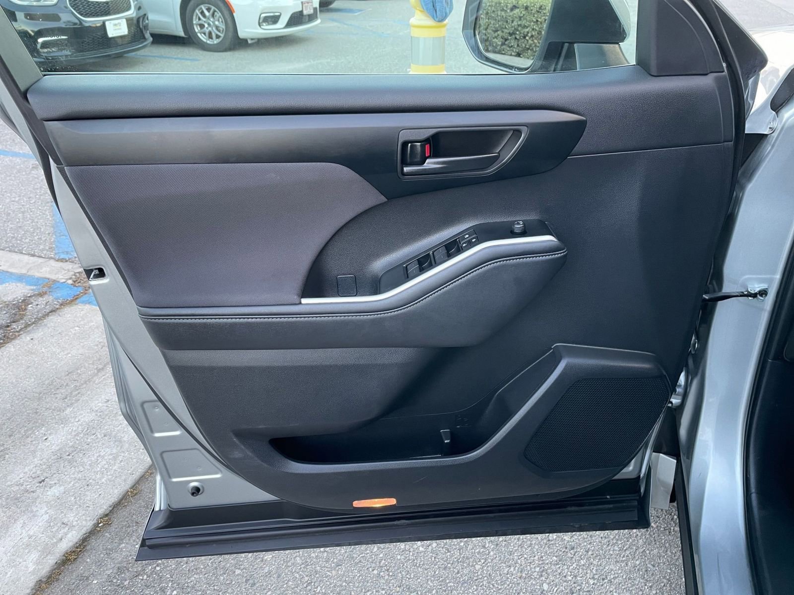 Thumbnail: 2025 Toyota Highlander - 20