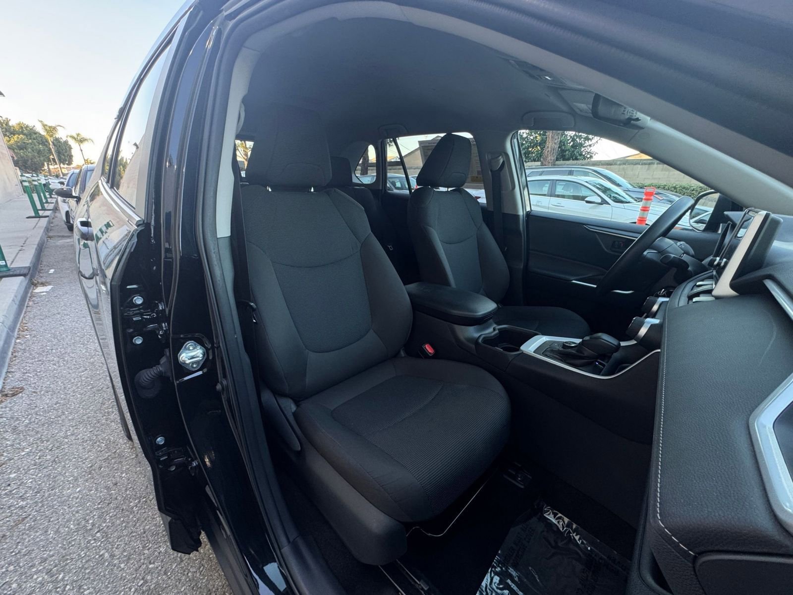 Thumbnail: 2025 Toyota RAV4 - 35