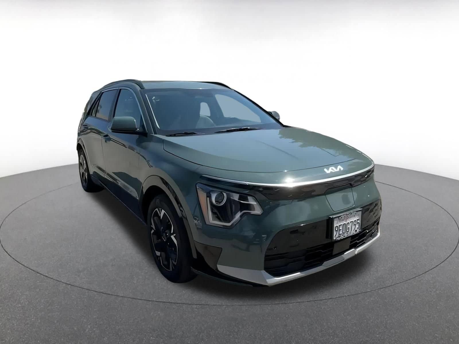 Thumbnail: 2023 Kia Niro - 3