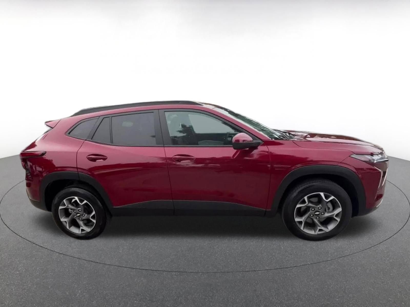 Thumbnail: 2025 Chevrolet Trax - 16