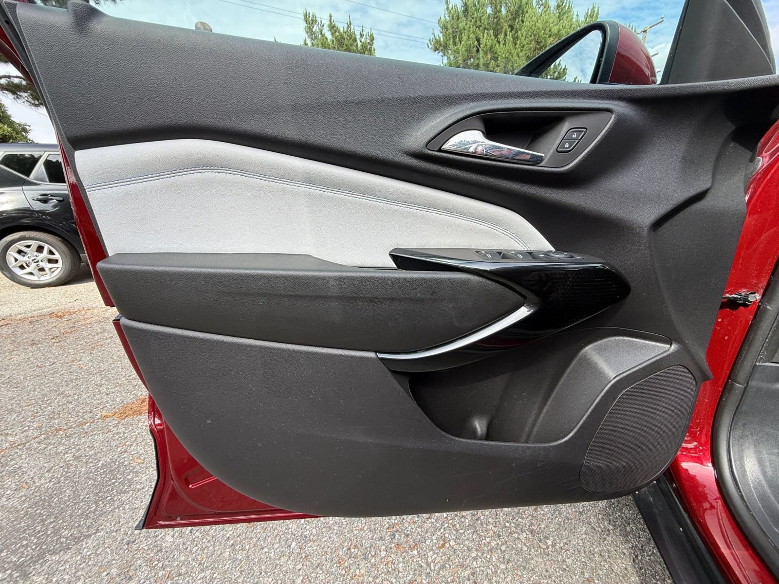 Thumbnail: 2025 Chevrolet Trax - 18