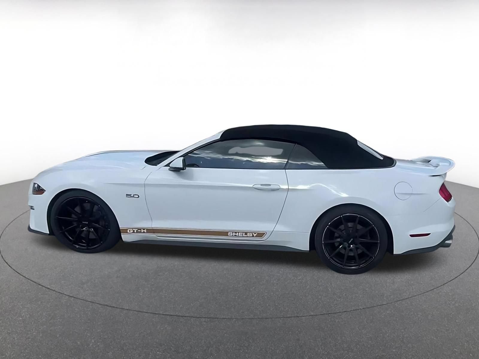 Thumbnail: 2022 Ford Mustang - 7