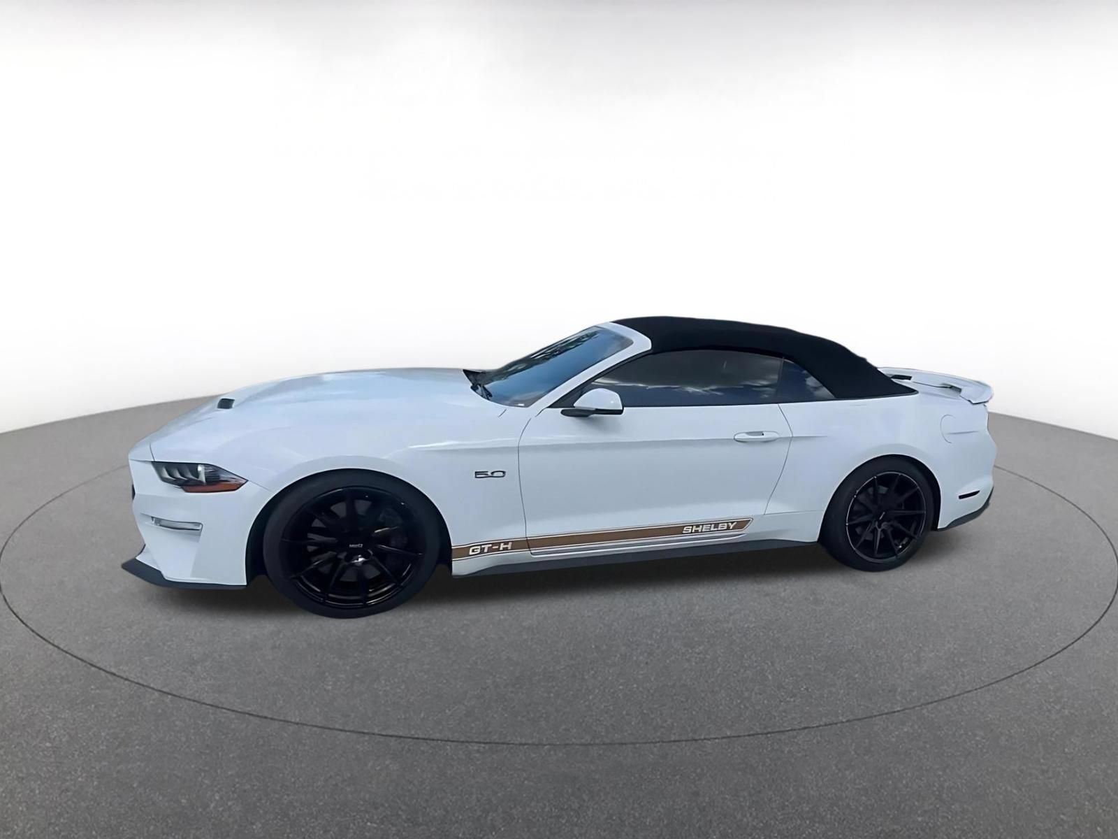 Thumbnail: 2022 Ford Mustang - 6