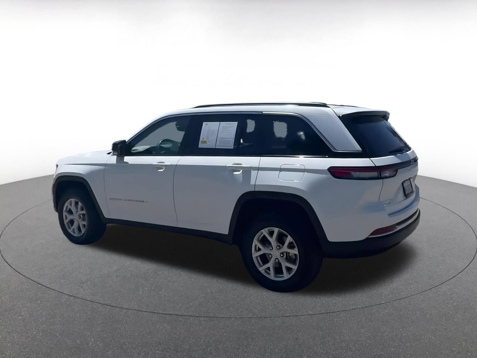 Thumbnail: 2024 Jeep Grand Cherokee - 10