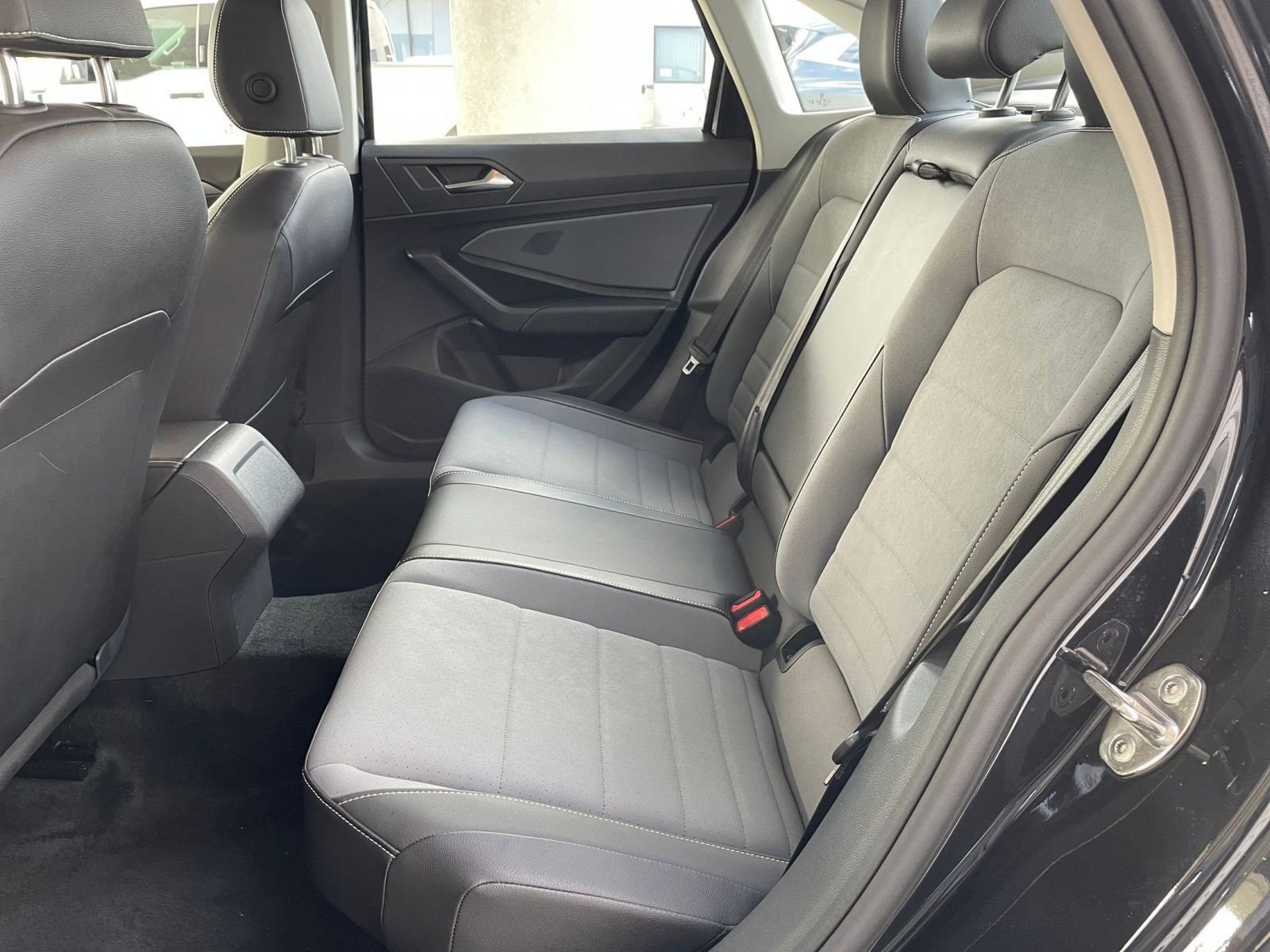 Thumbnail: 2025 Volkswagen Jetta - 25