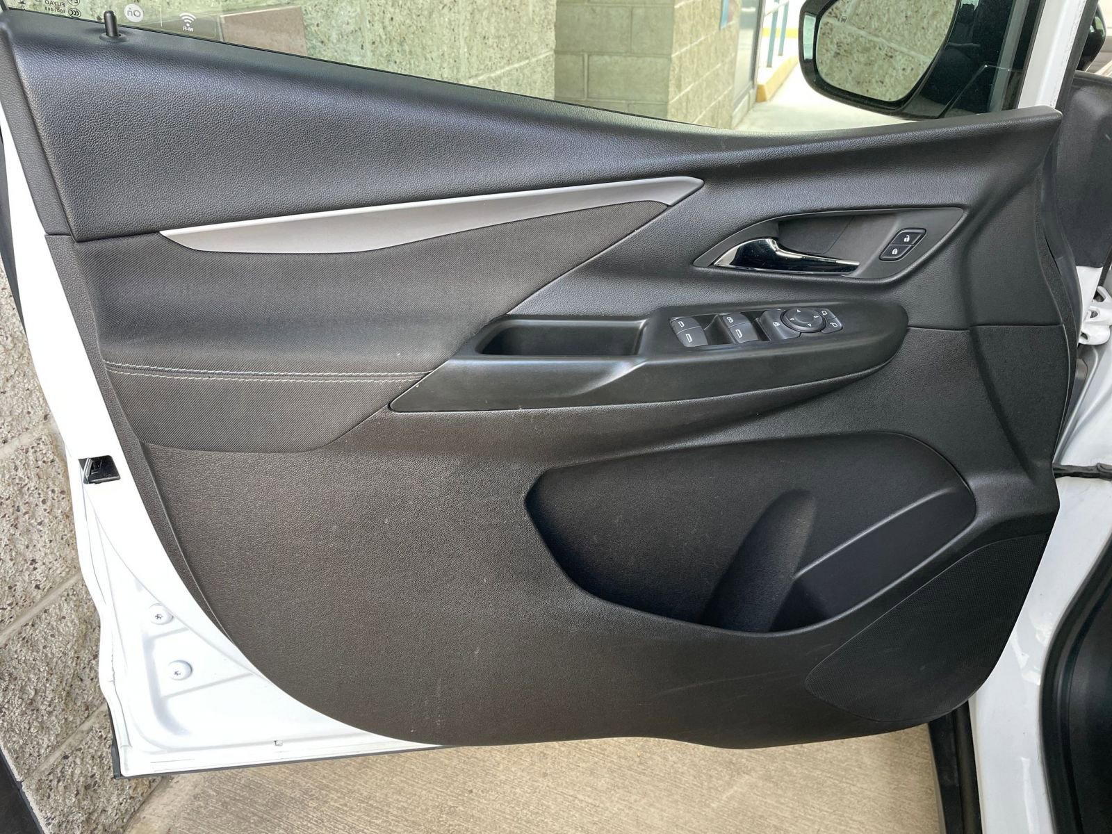 Thumbnail: 2023 Chevrolet Bolt EV - 23
