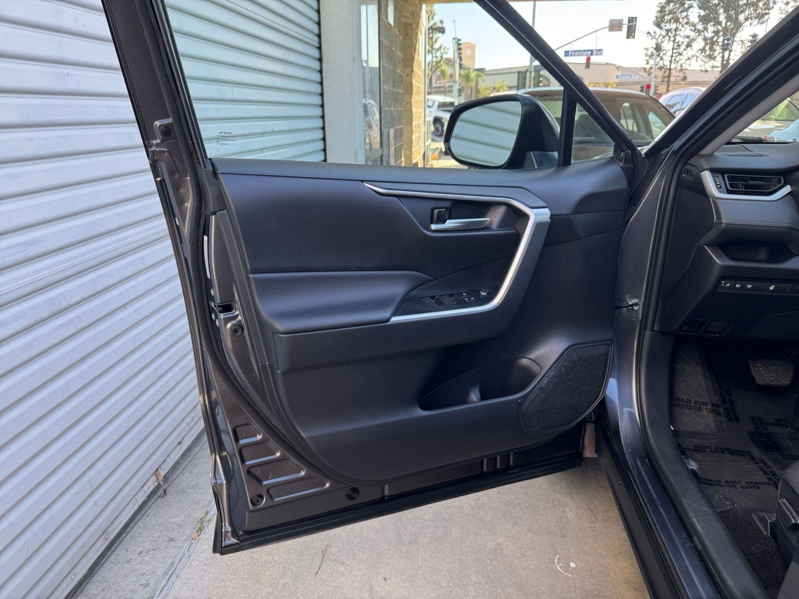 Thumbnail: 2025 Toyota RAV4 - 18