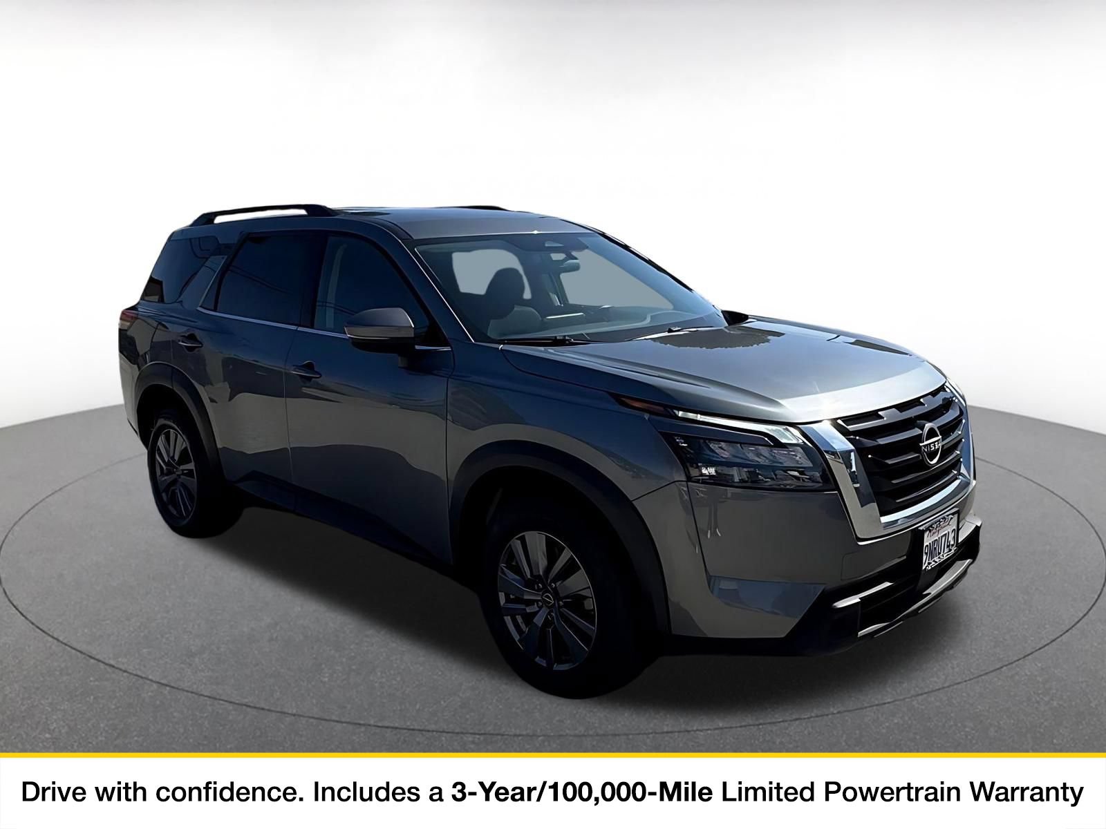 2025 Nissan Pathfinder SV